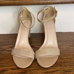 Gold heels DB Studio size 9W